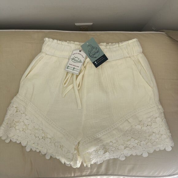 NWT Very J Shorts Gauze Ivory Cream Lace Floral Scalloped Hem Overlay S - Picture 5 of 10